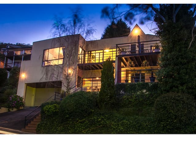 Spacious 6BR + 3 bathroom House in Prime Location