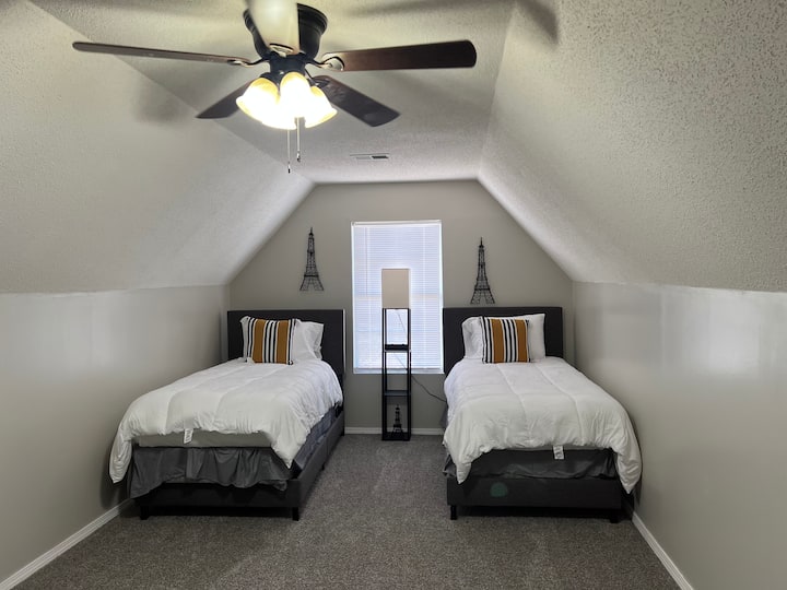 سرير مزدوج مزدوج