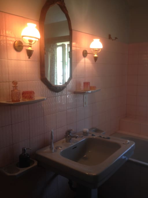 Une salle de bain rétro