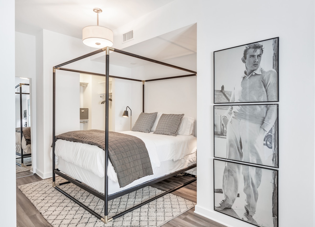 Cama acogedora con dosel