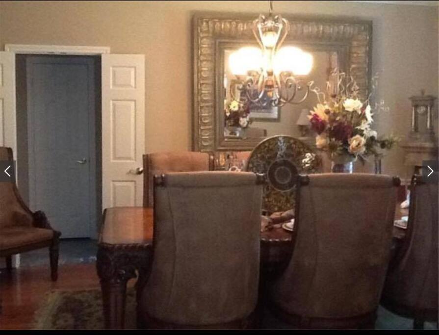 Large dining room that seats 8 people