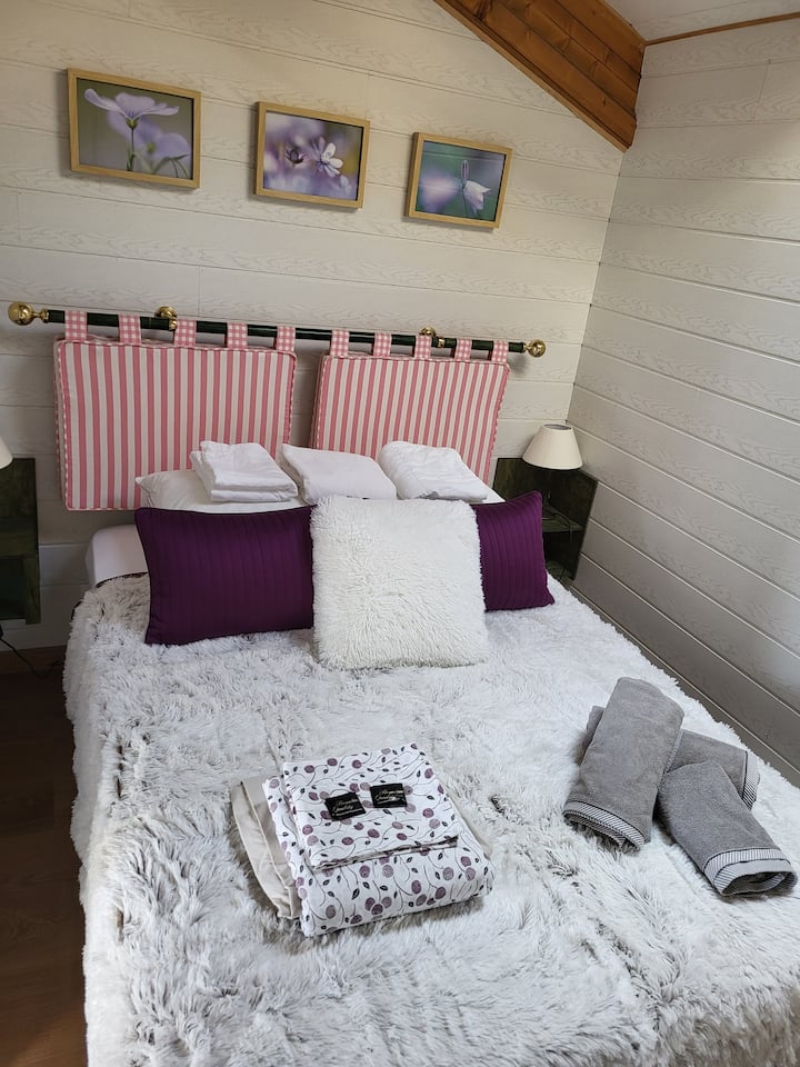 Bedroom 2, double bed