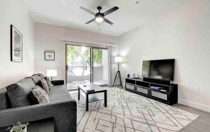 Chic Luxury 1 Bdrm Retreat Near Sports Arenas - Glendale