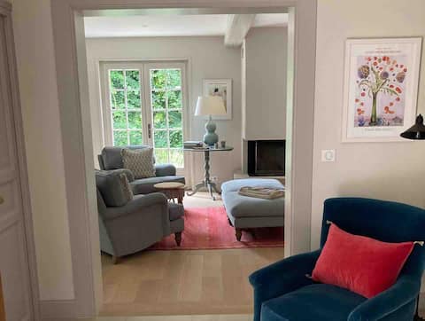 Successful Airbnb property: Fabulous house with pool, sleeps up to 8 in Beaune