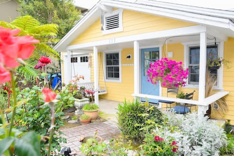 Sea Breeze Cottage- charm & location