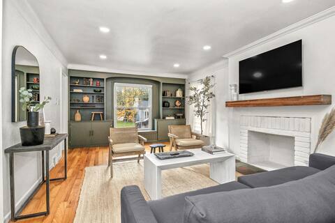Perfect 2 Bedroom Modern Ranch!