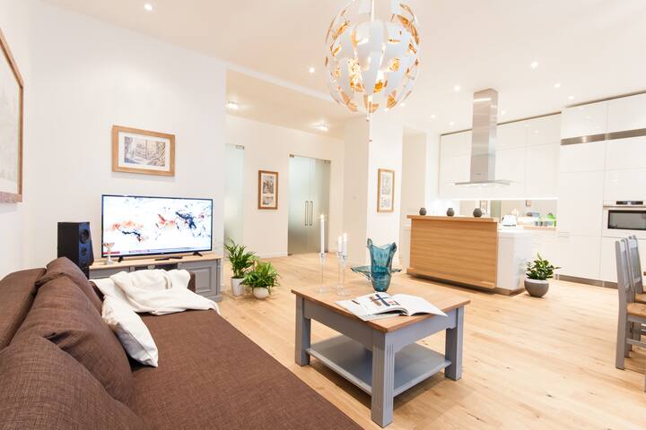 Glamour Excellent D 5-Bedrooms (Prague Old Town) gallery image 5