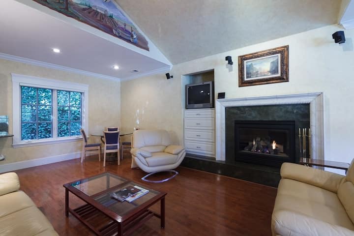Private Guest House On Family Property - Redwood City, CA