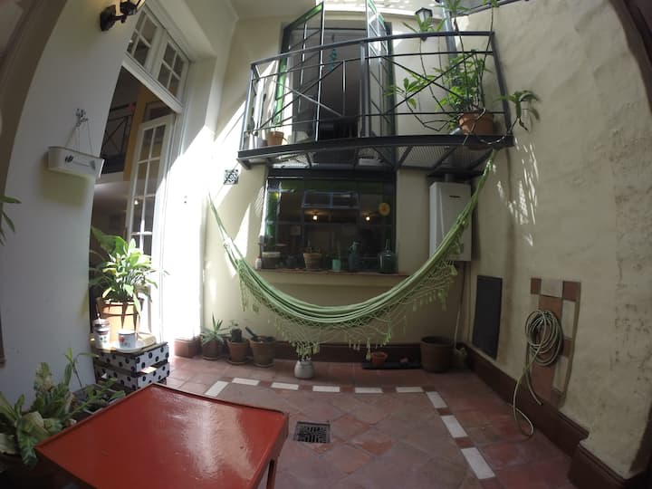 Kitnet com pátio em San Telmo