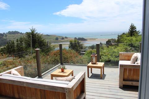 Coastal Cabin, with king bed, big deck, hot tub