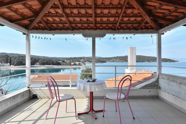 Apartment on the island Solta