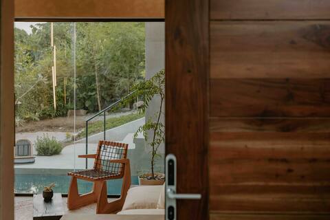 An Elegant Brutalist Home