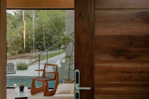 An Elegant Brutalist Home