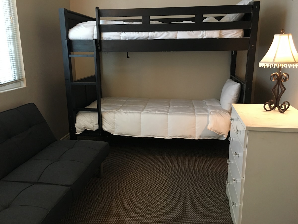 Spavaća soba br. 1 - kreveti na kat i futon
