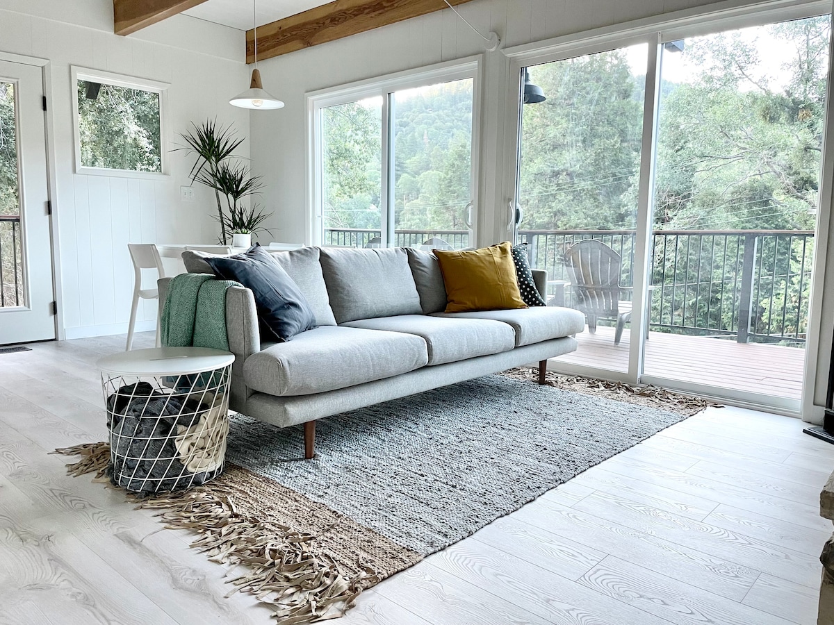 Successful Airbnb property: Mountain Views | Hot Tub | Fire Pit | EV Charger in Crestline