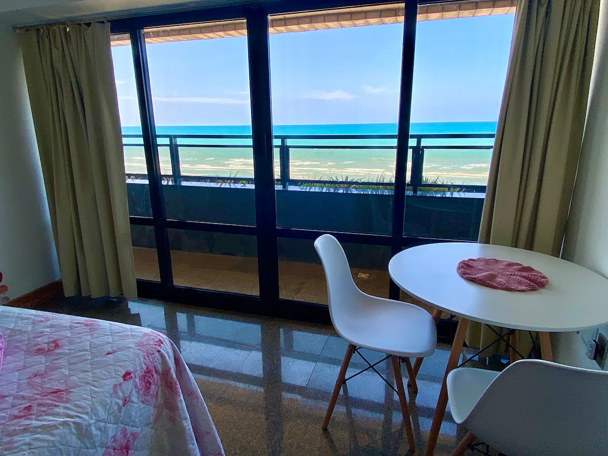 Foto do anúncio de Quarto frente mar no melhor local praia do futuro em Praia do Futuro, Fortaleza