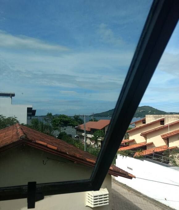 Janela, vista para a Lagoa da Conceição.