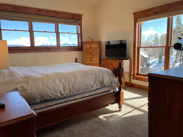 Spavaća soba na katu br. 1 (bračni krevet)