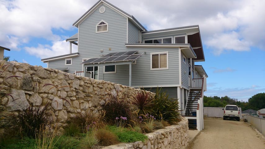 Apartment with harbour view