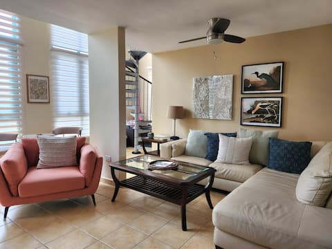 Amy's Place-Your Penthouse Oasis -Near Main Pool