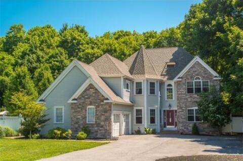 Spacious Upper Cape Retreat with Private Pool