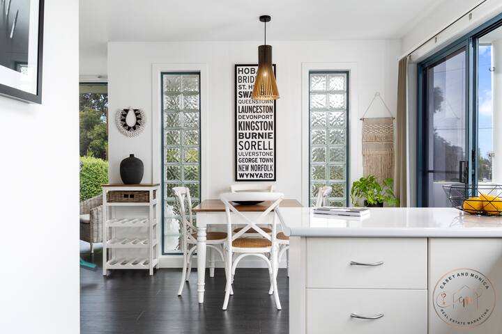 Saltaire Villa by the beach gallery image 3