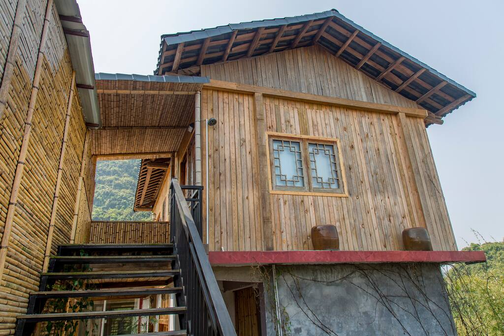 Exterior/stairs