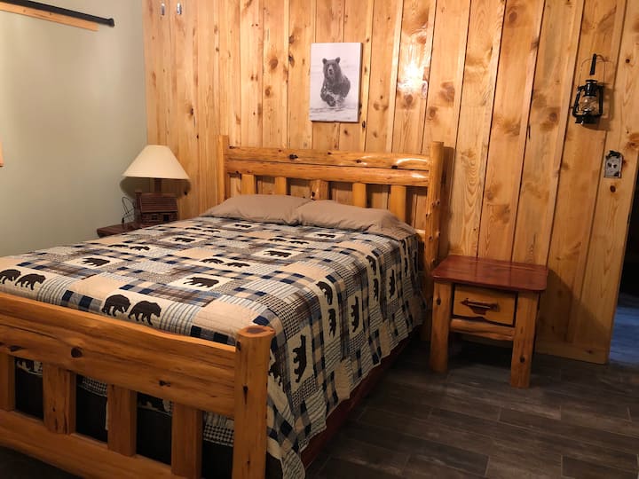 This is on the middle floor and has a queen bed.  