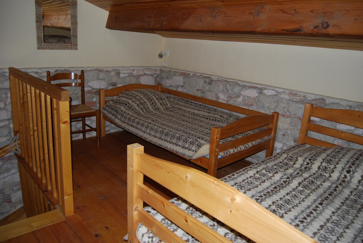 1 ère chambre mezzanine avec 2 lits en 90x190