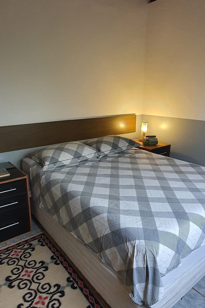 Dhomë dyshe në katin e mësipërm. Pamje e bukur e lagunës.