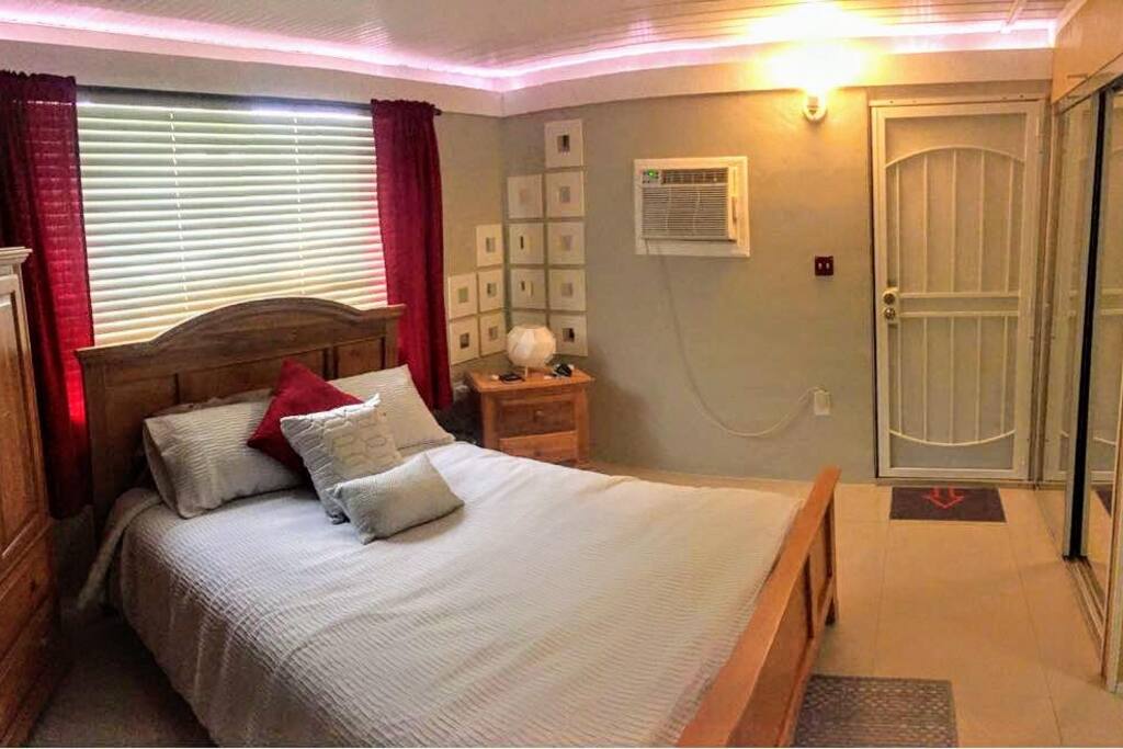 Spacious, modern and fun suite!! / Espaciosa , moderna y divertida suite!!.