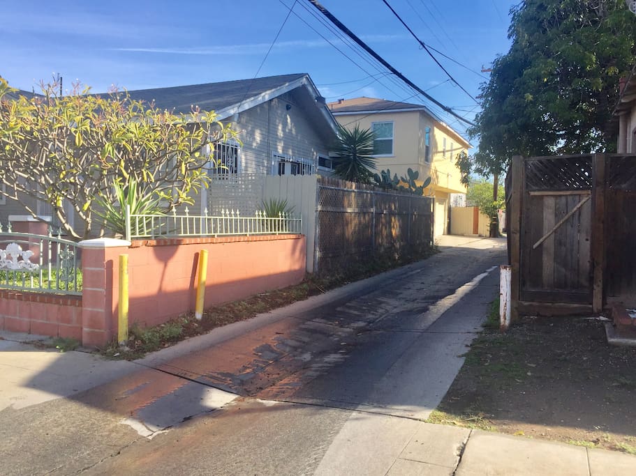 here is the alley entrance and the 2nd house on the left you can see the 4 single garages, park inside the 3rd garage and access to the building from the back door, then climb upstairs
