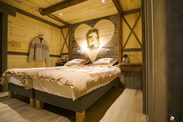 ห้องนอน 2 (Bedroom 2)