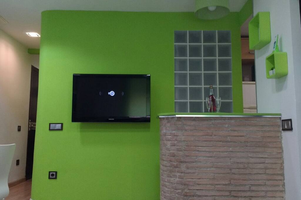 Salón con pantalla plana 40'
