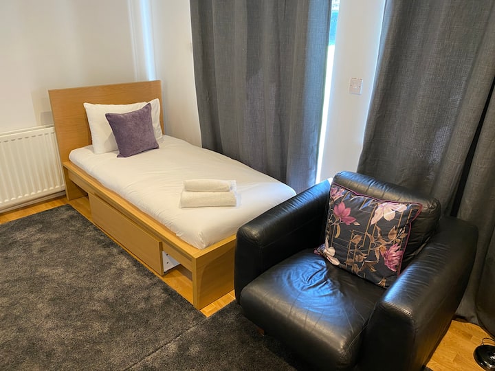 2 x new single beds and mattresses in downstairs 2nd bedroom. With TV, books, games, Snares gaming hub, wardrobe and chest of drawers. Lovely views into the garden 