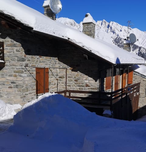 Proprietà Airbnb di successo: Quiet apartment in Alpine village/ a Morgex