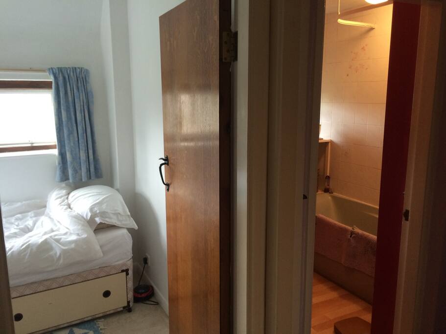 Bedroom/Bathroom