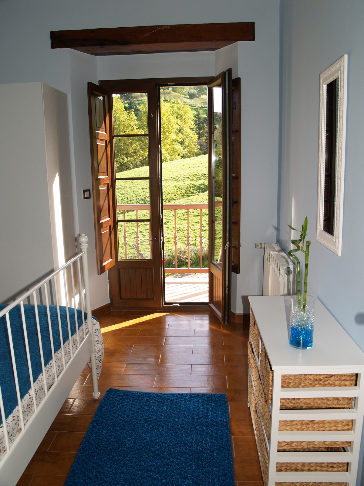 带露台的蓝色房间