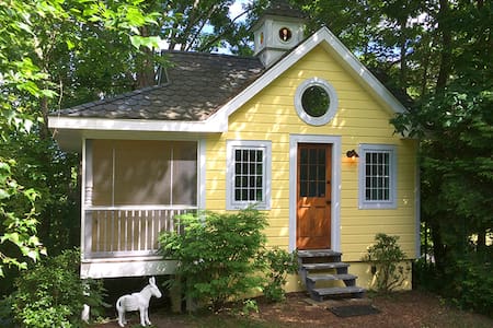 Little Yellow Cottage New Paltz - Kitchen wash/dry