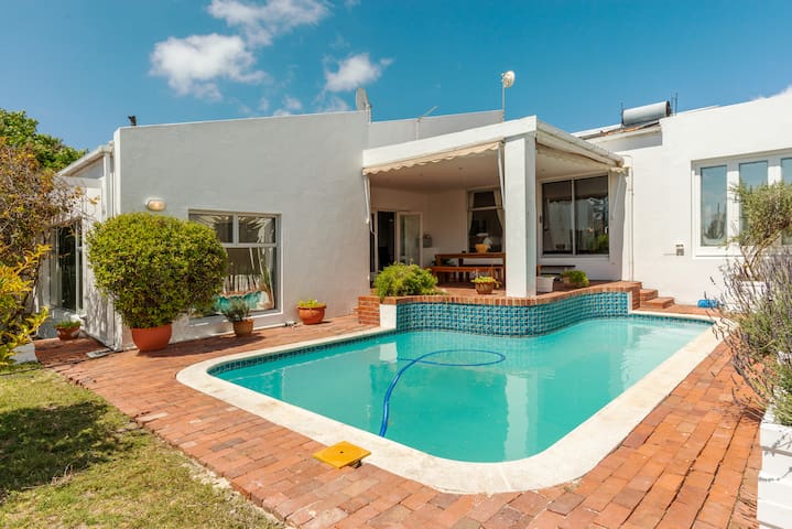 Peaceful on the water! Inverter backup! gallery image 5