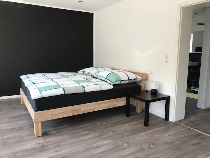 卧室上层有180厘米床