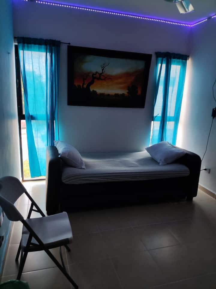 Პატარა ოთახი (ზედა სართული)