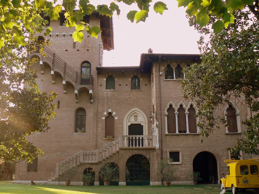 Il Castello Dimora del 500 Castles for Rent in Villa Bartolomea