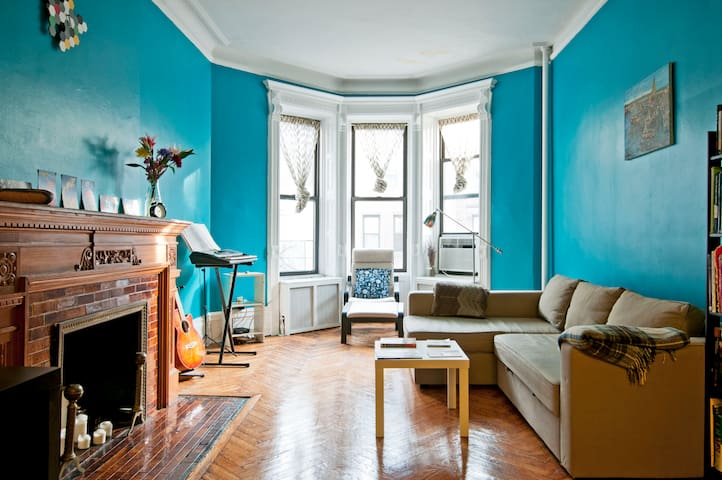 1BR Apt only 1/2 block from Central Park