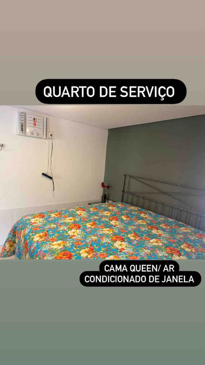 Обслужваща спалня, без баня . Намира се в зоната за отдих, с климатик и двойно легло king size 