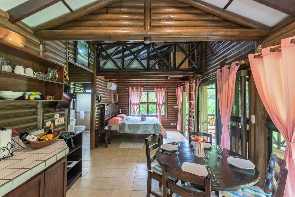 Fully equipped kitchenette, A/C, private bathroom, king sized bed, WIFI and Cable TV