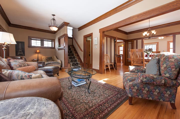 Linden Hills 4-BR/3-bath home gallery image 2