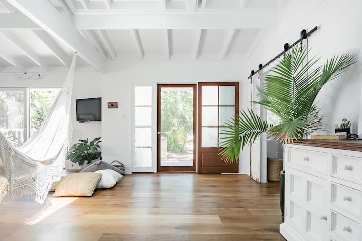 Beautifully Decorated House in Tranquil South Golden Beach gallery image 2