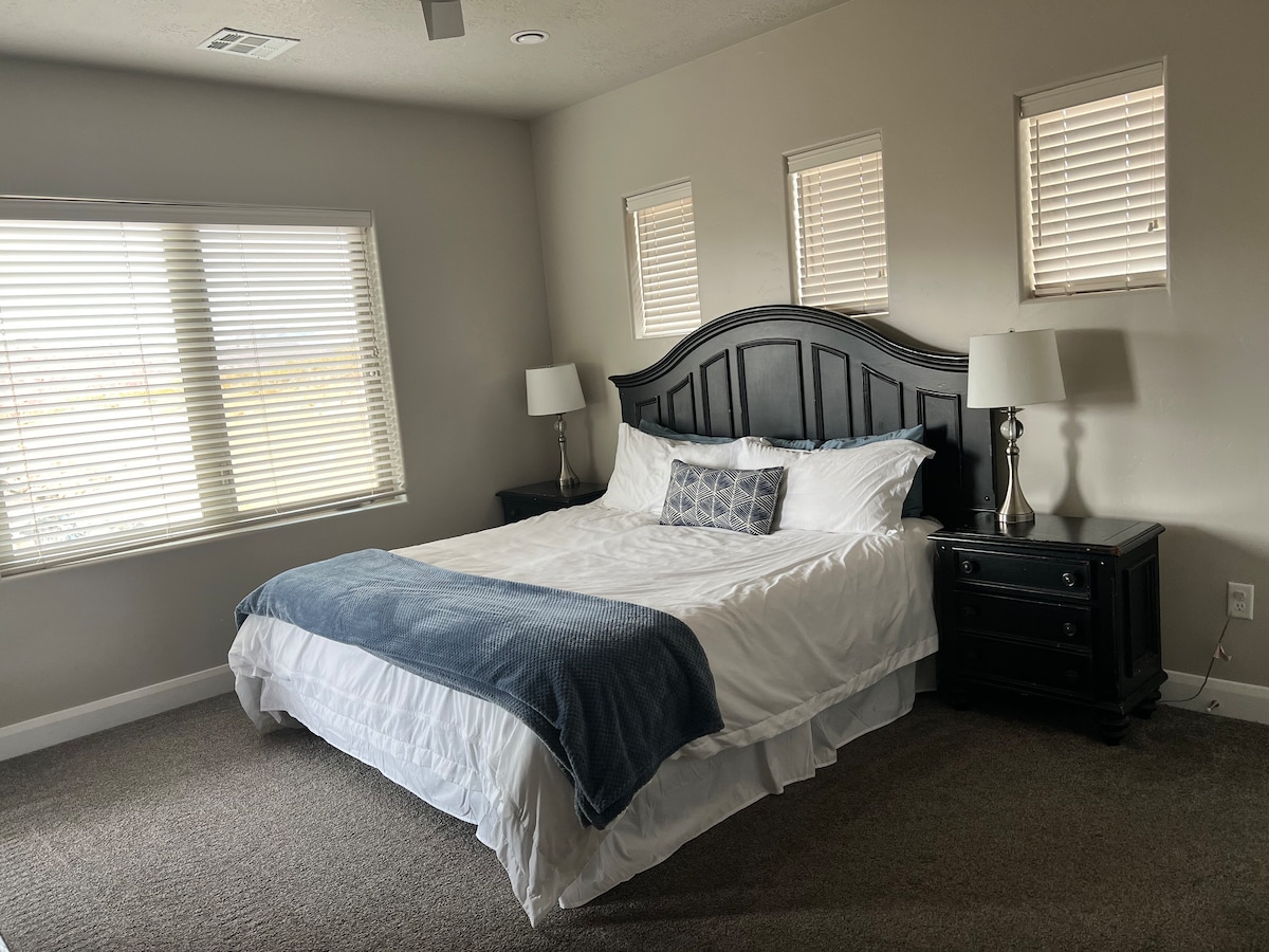 Nice views of Zion & Kolob out the second master windows.