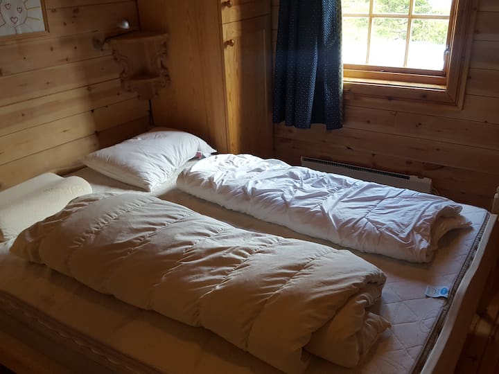 Bedroom 1 (Double bed (150cm)